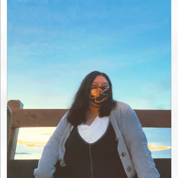 2 Pack silky Face Masks - Picture 4 of 6